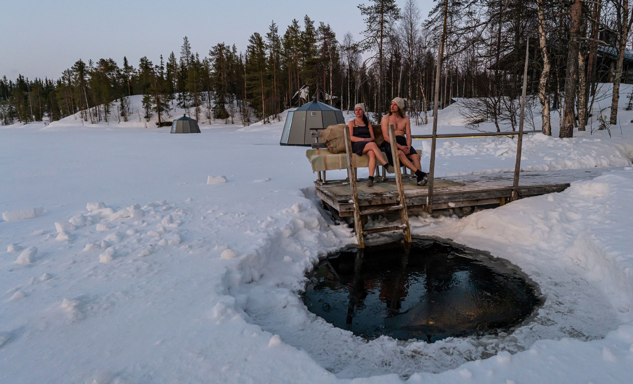 Eislochbaden nach Sauna in Isokenkäisten Klubi