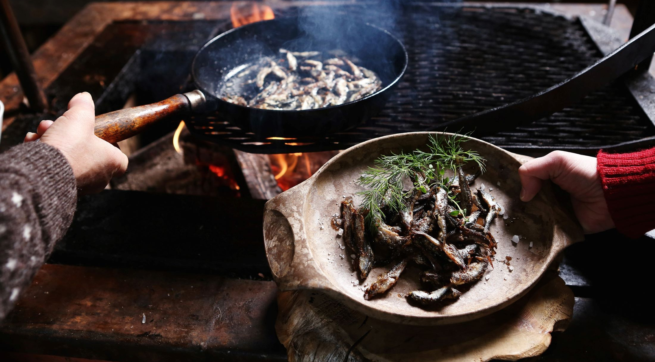 Wildfood Kochen auf offener Feuerstelle Hauptbild