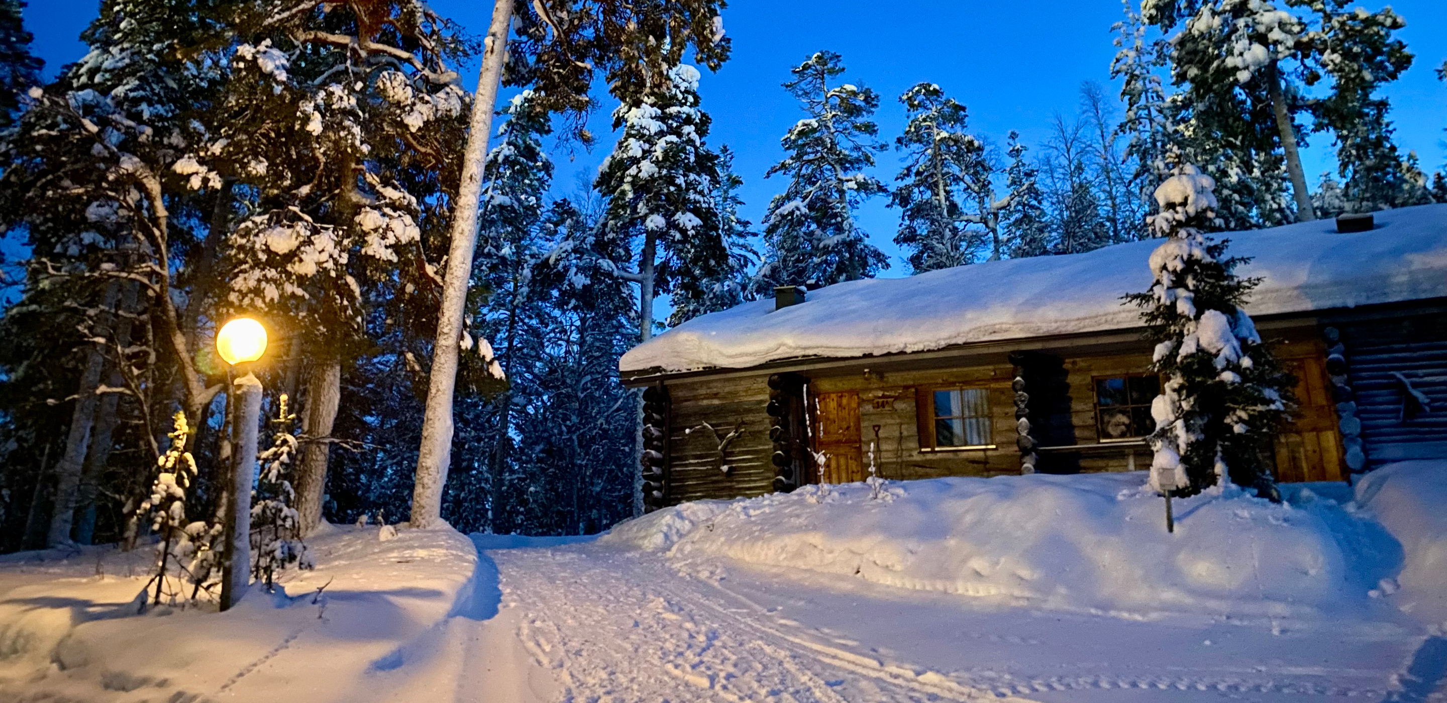 Sallatunturi Blockhütte bei Nacht